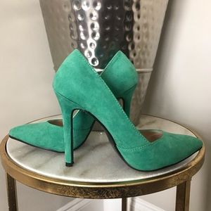 Women’s Green Pumps
